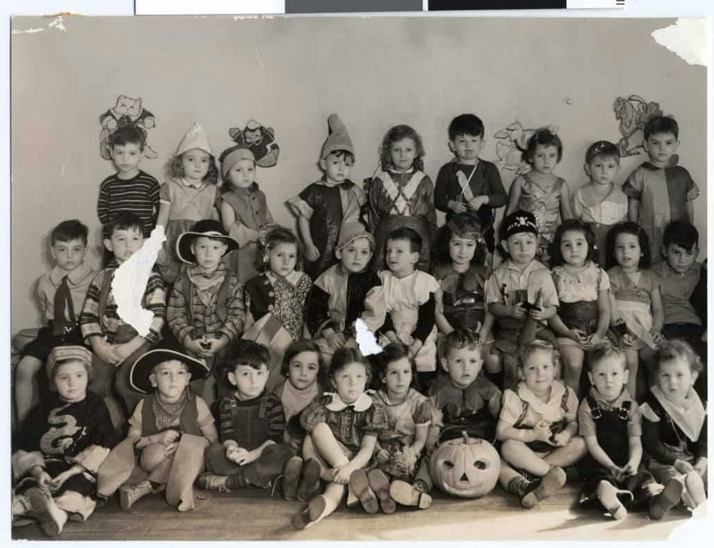 Halloween_party_for_the_pre-kindergarten_class_at_the_Jewish_Educational_Center_(4418757779)